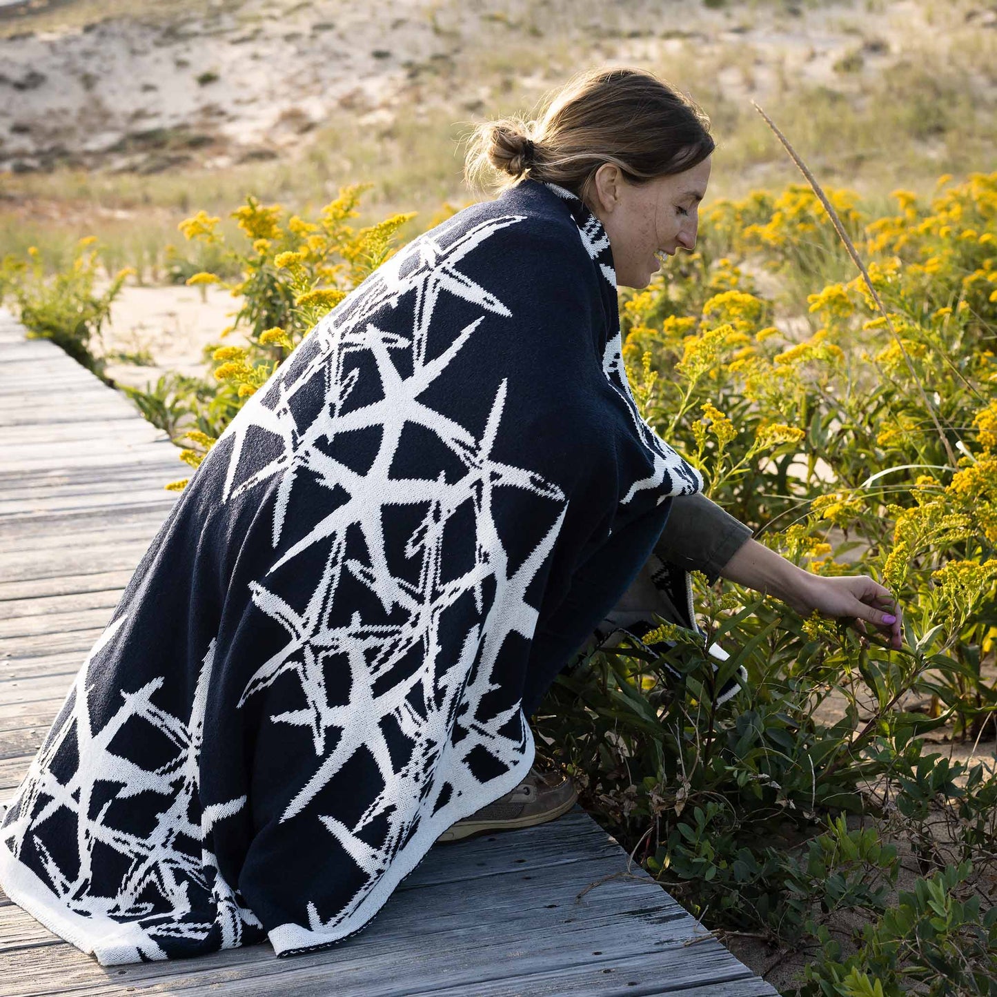 Tumbling Starfish - Reversible Sustainable Coastal Knit Throw Blanket