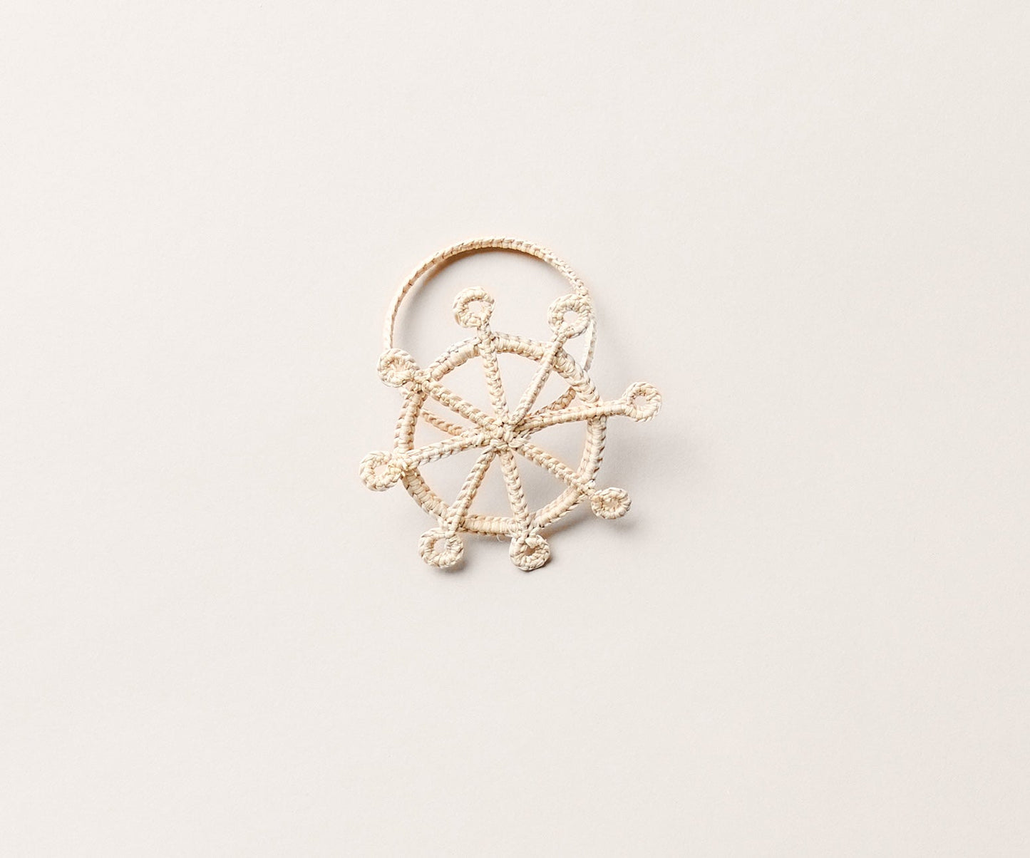 Coastal Ship Wheel Napkin Ring – 2.5” Handwoven Iraca Palm – Nautical Table Decor from Colombia