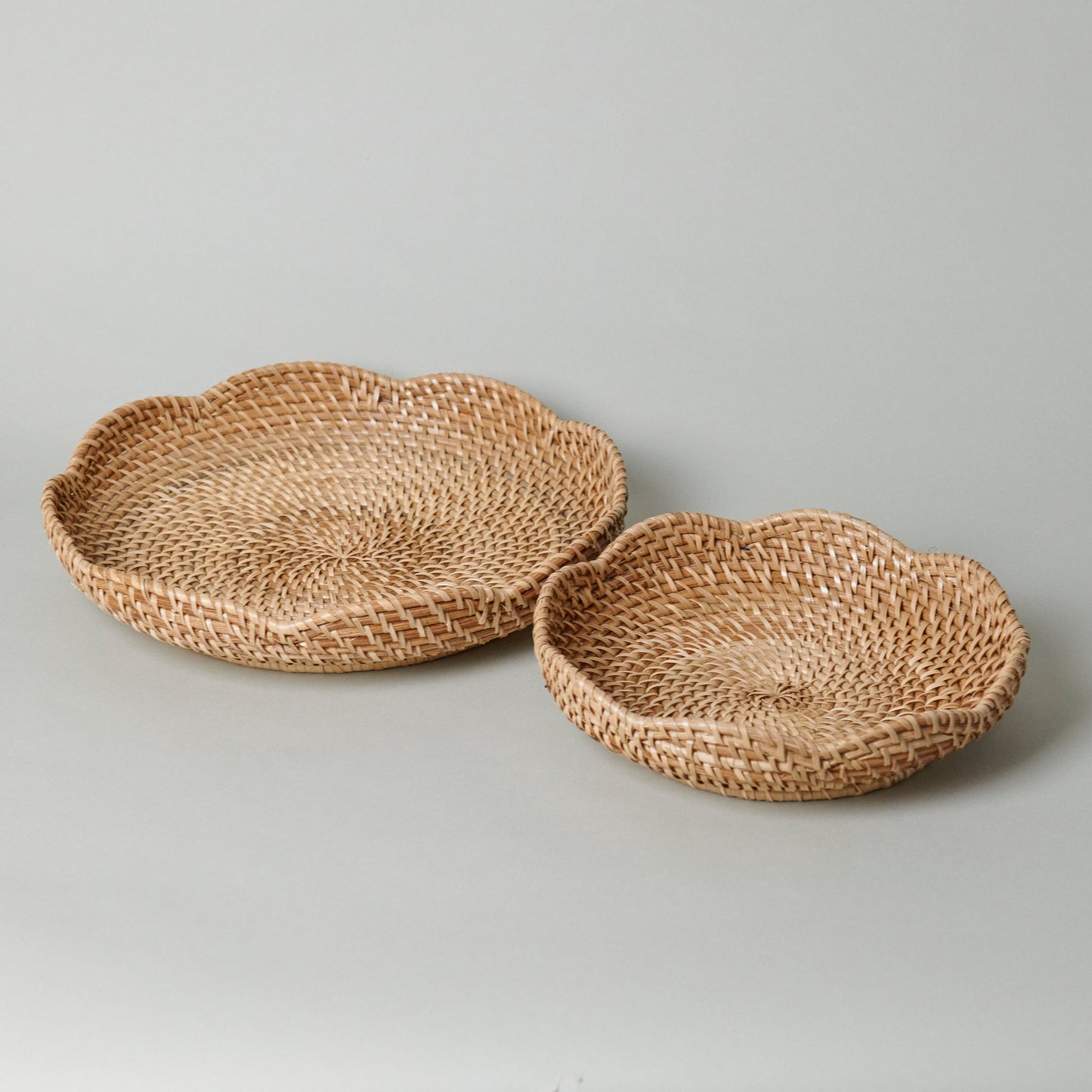 Round Rattan Scalloped Tray 10”