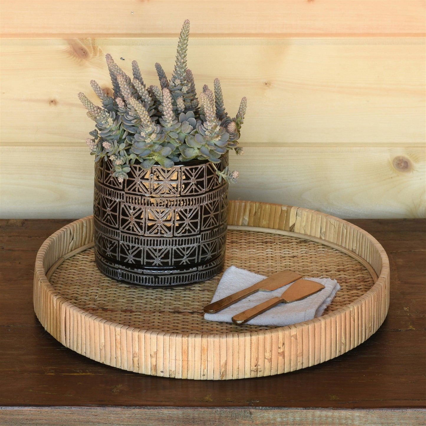 rattan round tray with plant 