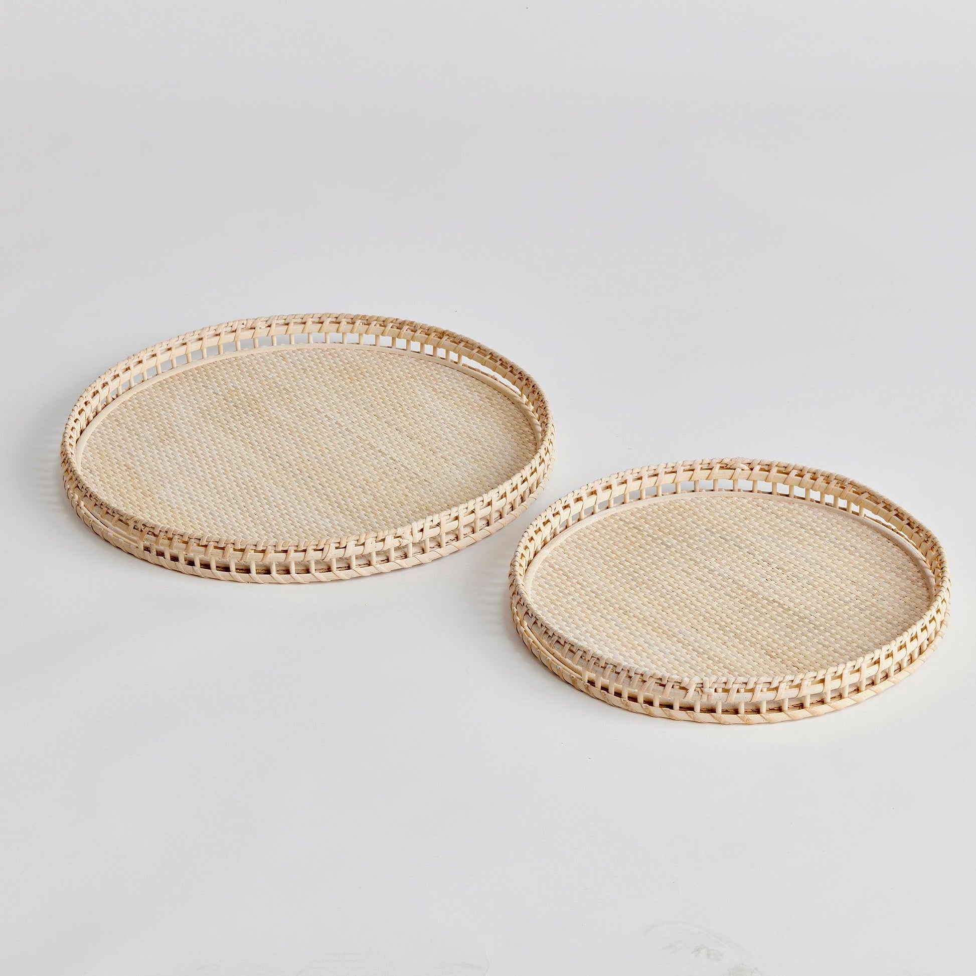 two round rattan trays