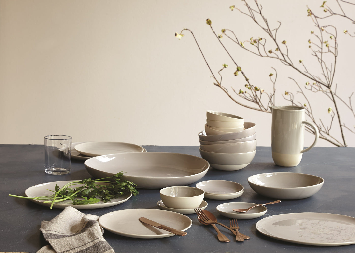 Shell Bisque Blue Porcelain 16 Piece Dinnerware Set, Service For 4