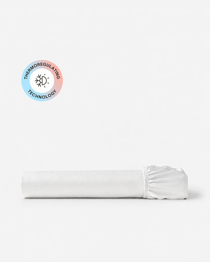 Folded white Porto cooling fitted sheet showing its elastic edge and a temperature-regulating badge